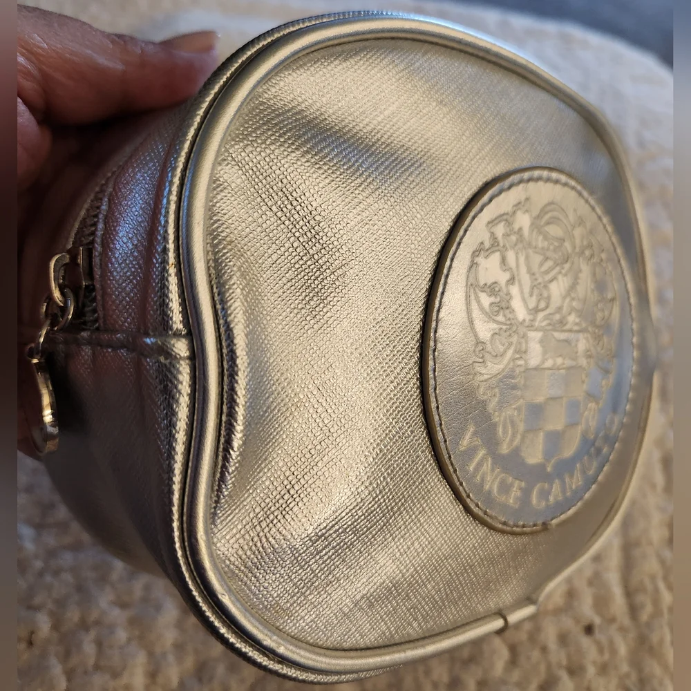 Vince Camuto Medallion Cosmetic Pouch/Clutch in Silver NWOT SALE 🤑🤑🤑🤑🤑🤑 - Picture 4 of 16